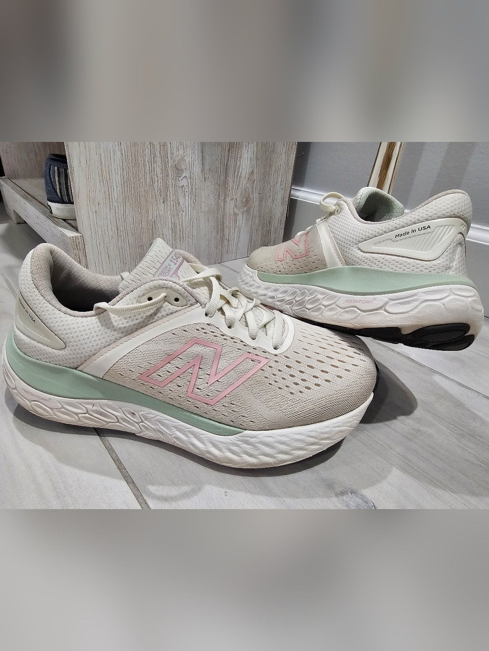 New Balance Fresh Foam X 1540 Womens Sneakers Cream Pink Mint Size 9 Extra Wide